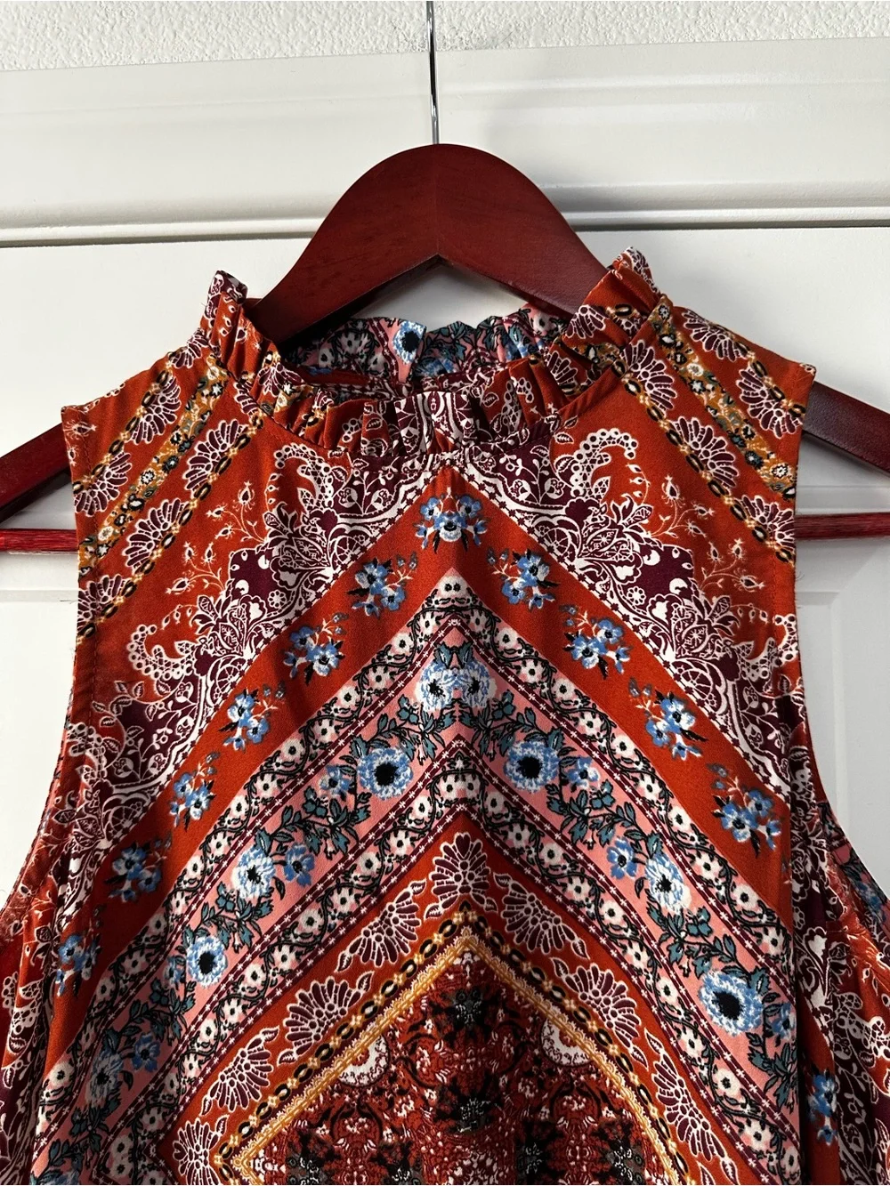 Xhilaration Rust Boho Medallion Ruffle Neck Tank Top Size Medium